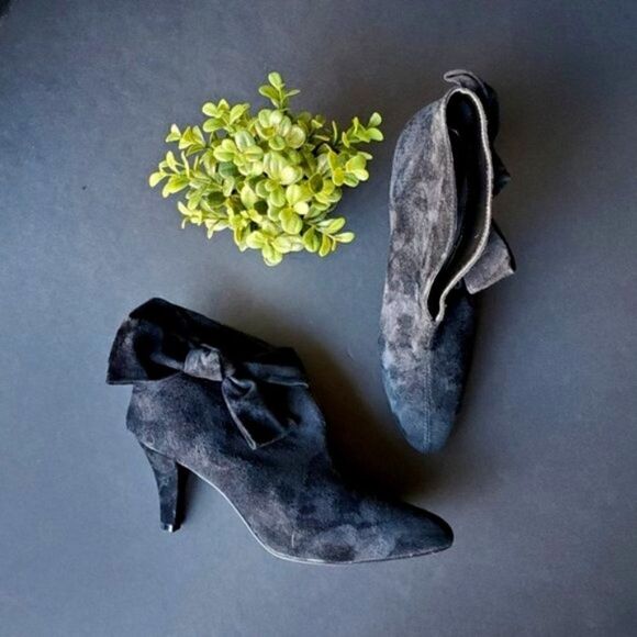 miss meghan Shoes - 💍Miss Meghan Black Suede Booties